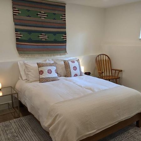 Bright Modern 1Br Suite In Sooke Village Core ภายนอก รูปภาพ