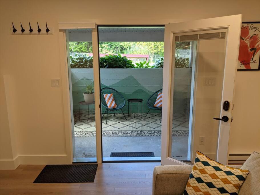 Bright Modern 1Br Suite In Sooke Village Core ภายนอก รูปภาพ